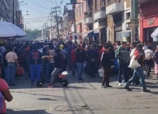 Detención de personas provoca bloqueo en el Centro de Puebla