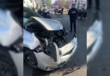 Patrulla y auto particular chocan en Bulevar Atlixco