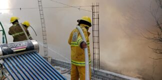 Controlan incendio en vivienda con materiales plásticos en San Matías Cocoyotla