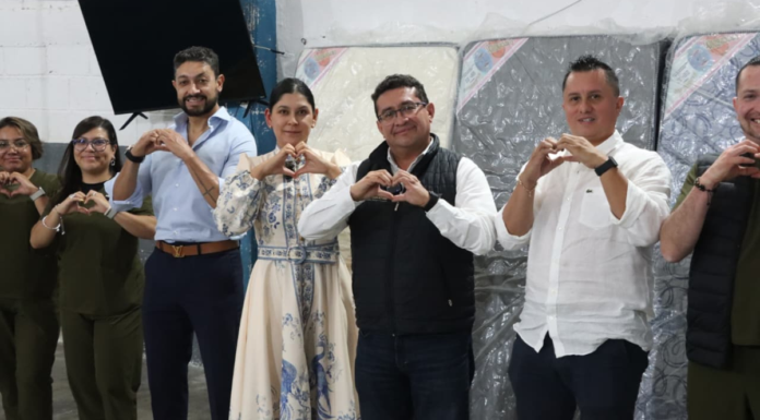 Congreso de Puebla entrega colchones al anexo AA Shaddai
