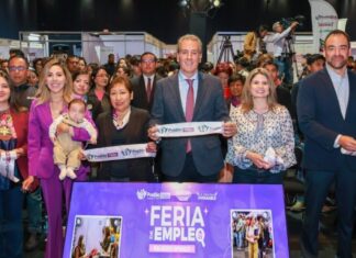Mujeres acuden a Feria de Empleo en Puebla, con más de 50 empresas