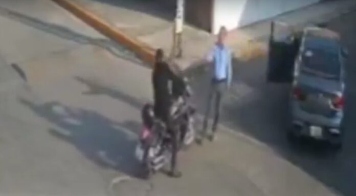 Captan riña vial en Cuautlancingo; rocían gas lacrimógeno a motociclista