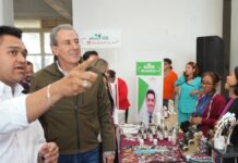 Pepe Chedraui acerca salud y programas sociales a Infonavit La Victoria