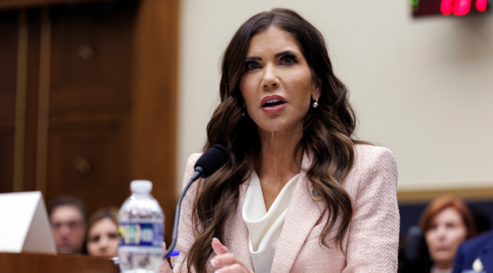 Destituyen a Kristi Noem del Departamento de Seguridad de EU