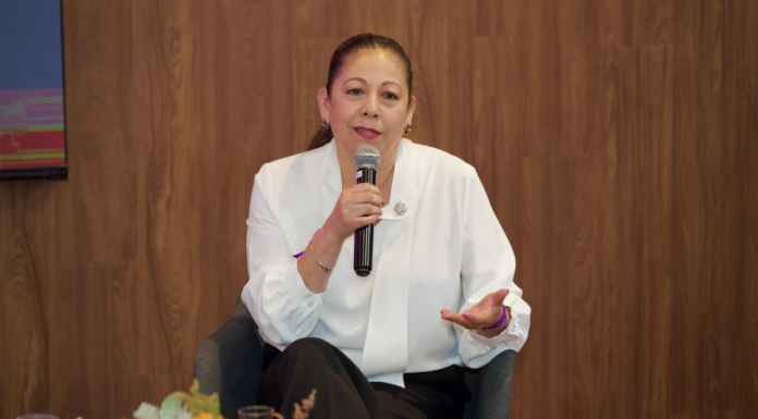 Laura Artemisa llama a romper las barreras entre mujeres