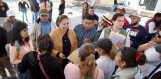 Laura Artemisa escucha peticiones de San Baltazar Tetela