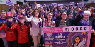 Develan billete de Lotería Nacional por aniversario de la Ley Olimpia