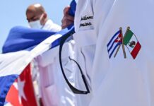 México continuará acuerdo con médicos cubanos