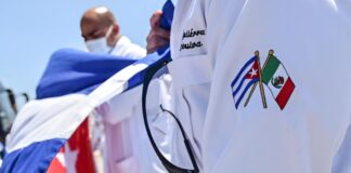 México continuará acuerdo con médicos cubanos