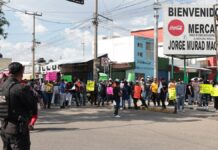 Comerciantes del Mercado Morelos protestan contra extorsión
