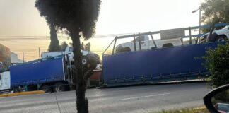 Nodriza atorada provoca cierre vial en bulevar Hermanos Serdán