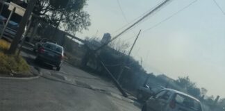 Automóvil choca contra poste en Huejotzingo; deja cuatro lesionados