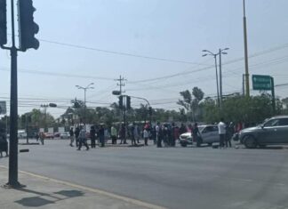 Comerciantes del mercado Morelos bloquean la Puebla-Tehuacán por cateos
