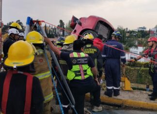 PC de Cuautlancingo colabora en rescate tras accidente en Periférico Ecológico