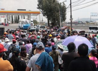 Vuelven a bloquear la Puebla-Orizaba para exigir reactivación de ruta 100