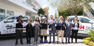 Gobierno de Puebla entrega equipos digitales y camionetas a SICOM