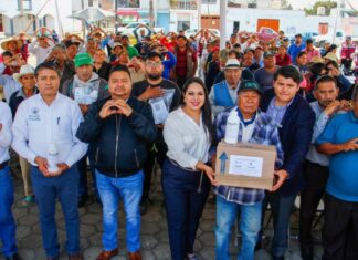 Tonantzin Fernández entrega biofertilizantes en San Gregorio Zacapechpan