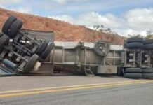 Cierran la Cuacnopalan-Oaxaca por fuga de combustible tras volcadura