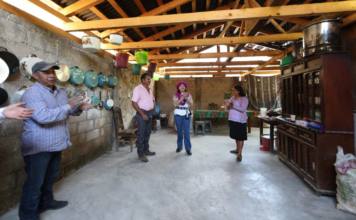 Bety Sánchez lleva techos y pisos firmes a comunidades marginadas