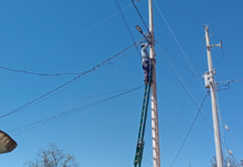 Dan mantenimiento a luminarias en comunidades de Zacatlán