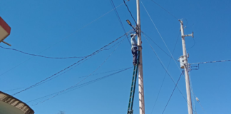 Dan mantenimiento a luminarias en comunidades de Zacatlán