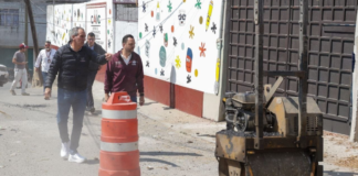 Pepe Chedraui supervisa programa de bacheo en Xochimehuacan