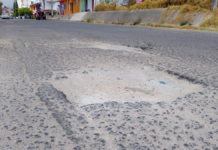Piden reparar baches en calles de la colonia Granjas San Isidro
