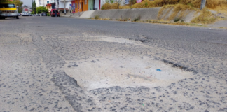 Piden reparar baches en calles de la colonia Granjas San Isidro