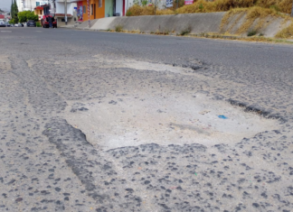 Piden reparar baches en calles de la colonia Granjas San Isidro