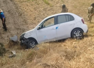 Auto cae a barranco tras atropellar a motociclista en Texmelucan