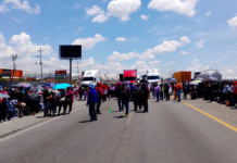Bloquean la Puebla-Orizaba para exigir devolución de transporte público