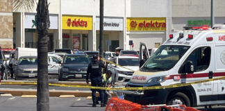 Muere trabajador tras caer de escalera en plaza de Cuautlancingo