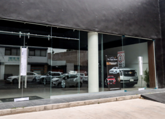 Catean concesionaria de autos por presunto fraude en Prados de Agua Azul