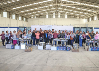 Omar Muñoz entrega equipamiento a cuatro comedores escolares