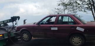 Hallan a hombre sin vida dentro de su vehículo en Tlaola
