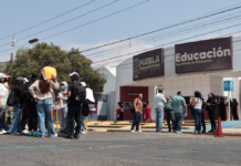 Docentes se manifiestan en la SEP de Puebla por falta de plazas
