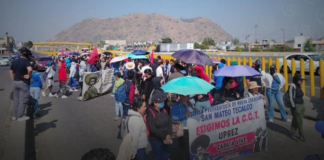 Maestros bloquean la México-Puebla en la caseta de San Marcos