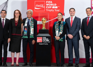 Presentan trofeo de la Copa del Mundo en “La Mañanera del Pueblo”