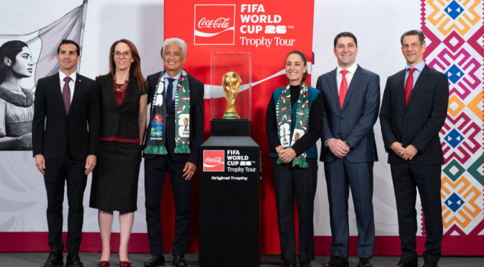 Presentan trofeo de la Copa del Mundo en “La Mañanera del Pueblo”