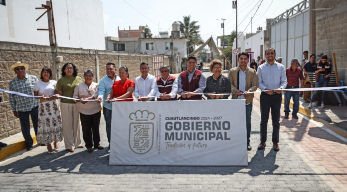 Omar Muñoz entrega obra de pavimentación en Privada Santa Bárbara