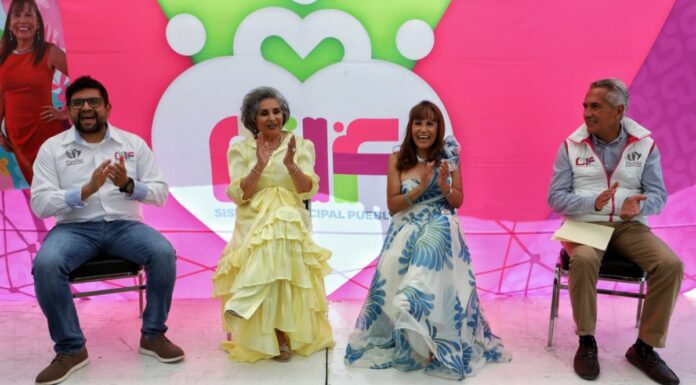 DIF Puebla Capital festeja con adultos mayores; coronan reina de la Primavera