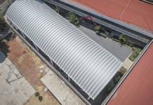 Omar Muñoz entrega techado en bachillerato de Almecatla