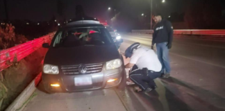 Descartan “ponchallantas” en el Periférico Ecológico; hallan restos metálicos