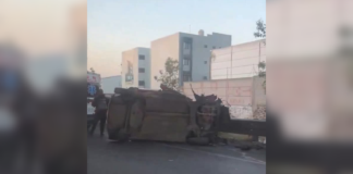 Dos heridos tras volcadura en la autopista México-Puebla