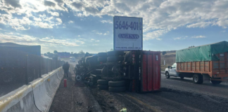 Volcadura y choque paralizan la autopista México-Puebla