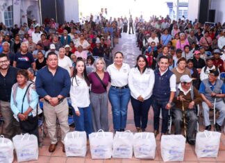 Lupita Cuautle realiza primera entrega de apoyos alimentarios 2026