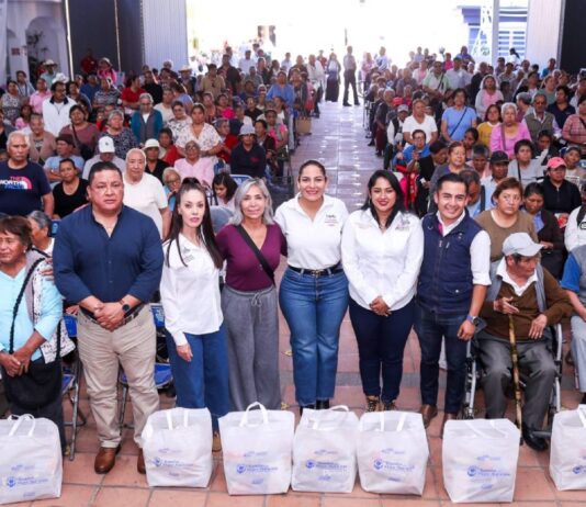 Lupita Cuautle realiza primera entrega de apoyos alimentarios 2026
