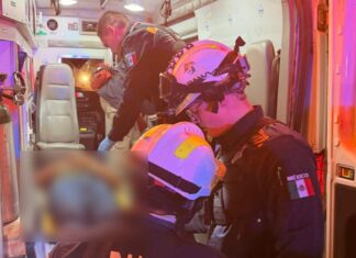 Mujer sobrevive a caída de 10 metros en el Infonavit Rivera Anaya