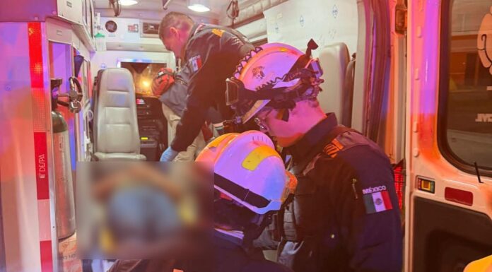 Mujer sobrevive a caída de 10 metros en el Infonavit Rivera Anaya