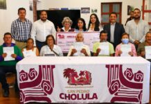 Tonantzin Fernández entrega apoyos a adultos mayores con problemas auditivos
